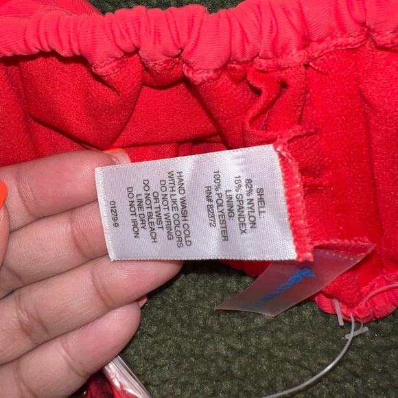 ⭐️ NEW WITH TAGS⭐️ women’s bandeau swim top size M - Picture 6 of 6